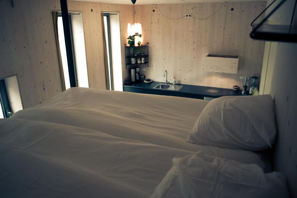 Hotel Private Eco Wooden Studio With Bath And Bikes And Garden Amsterdam Exteriér fotografie